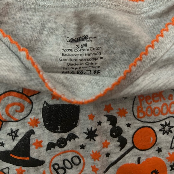 Halloween Onesie Bundle 🎃👻 - Picture 2 of 9